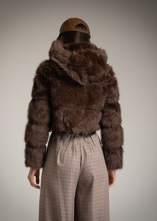 Damen - Bomber aus Premium - Kunstpelz mit Kapuze – Schokolade – Neue Kollektion - Tiz Mode