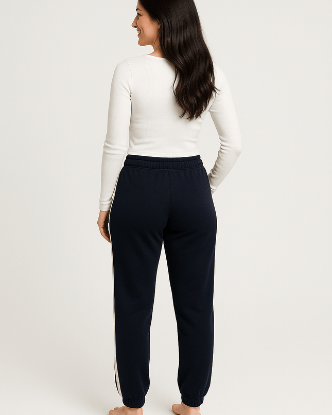 Hummel Fitness Jogginghose in Nachtblau mit silbernen Streifen – Größe XL - Tiz Mode